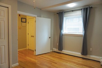 27 Lambert St, Unit 1L in Cambridge, MA - Building Photo - Building Photo