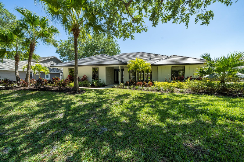 18721 SE River Ridge Rd in Tequesta, FL - Building Photo