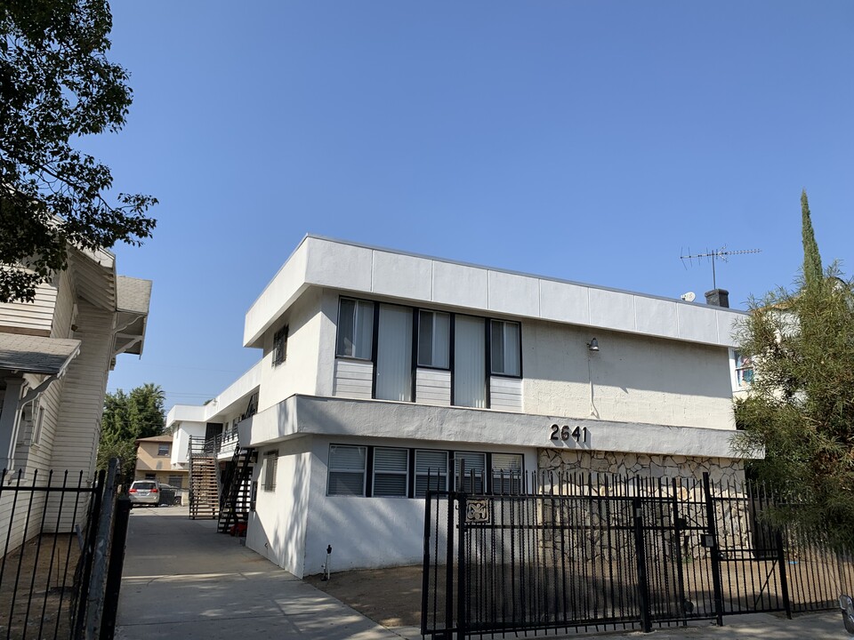 2641 S La Salle Ave in Los Angeles, CA - Building Photo