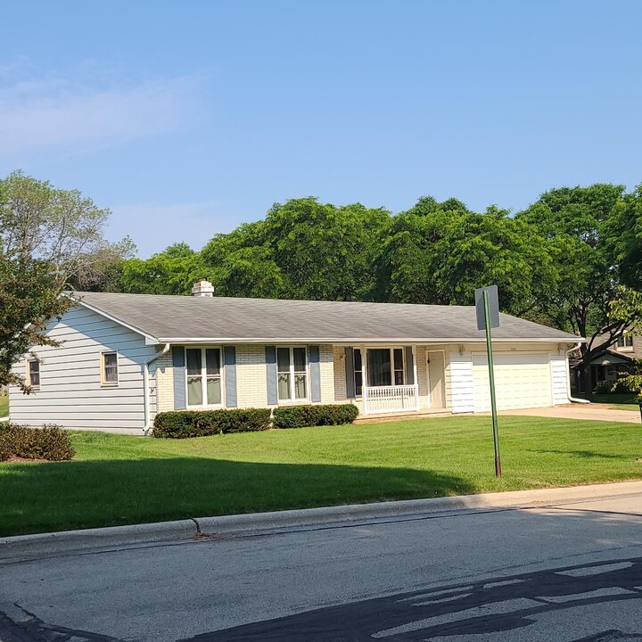 1608 Saint Robert Dr, Unit 1608 Short term rental in Green Bay, WI - Building Photo