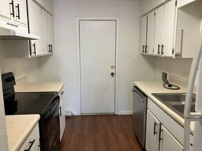 119 Circle Ct in Pleasanton, TX - Foto de edificio - Building Photo