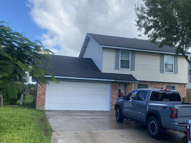 property at 54 Woodmere Ct
