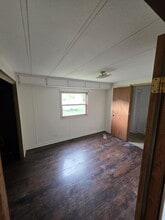 10561 N Loomis Rd in Clare, MI - Building Photo - Building Photo