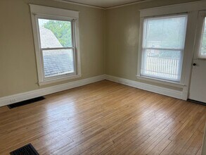 1626-1626 Wealthy St SE in East Grand Rapids, MI - Building Photo - Building Photo