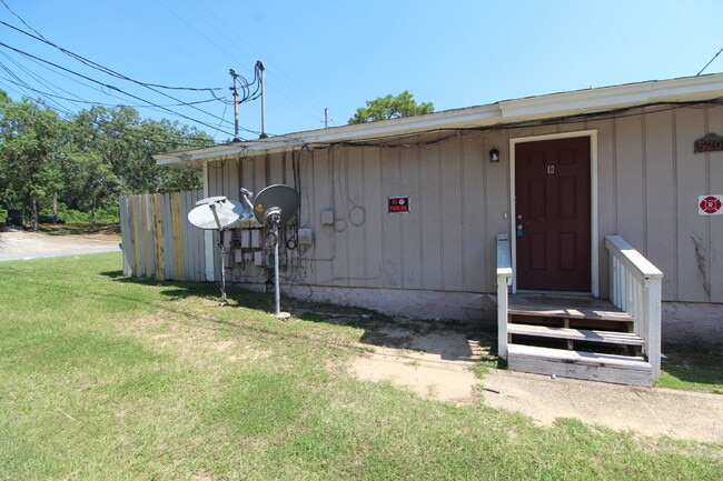 5207 Charbar Dr in Pensacola, FL - Building Photo - Building Photo