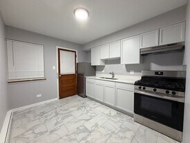 5009 N River Rd in Schiller Park, IL - Building Photo