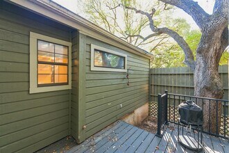 5704 Sam Houston Cir in Austin, TX - Building Photo - Building Photo