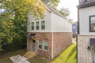 1331 Van Buren Ave in Fayetteville, AR - Building Photo