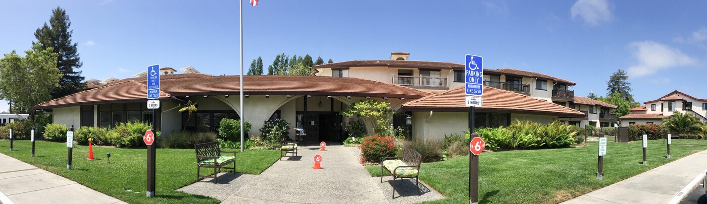 La Posada in Santa Cruz, CA - Foto de edificio