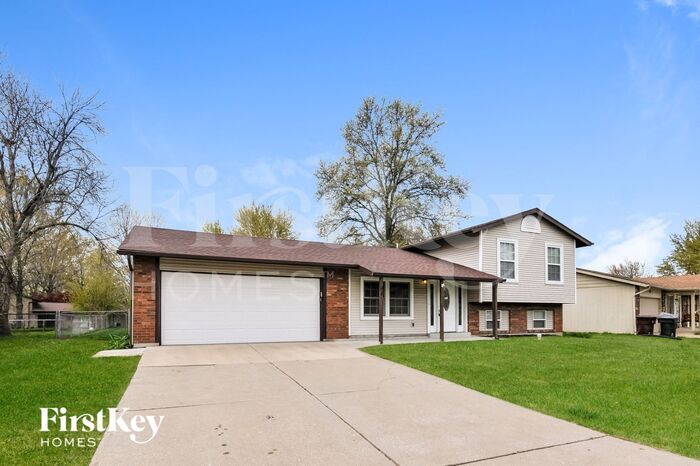 94 Spanish Trail in St. Peters, MO - Building Photo