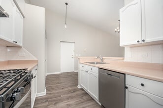 734 N Gary Ave, Unit 210 in Carol Stream, IL - Building Photo - Building Photo