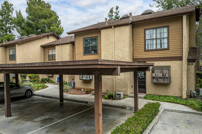 Lakeridge Condominiums in Whittier, CA - Foto de edificio - Building Photo