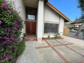 12798 Calle De Las Rosas in San Diego, CA - Building Photo - Building Photo