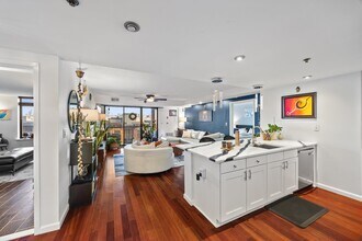 700 1st St in Hoboken, NJ - Foto de edificio - Building Photo