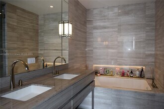 18975 Collins Ave, Unit 1804 in Sunny Isles Beach, FL - Building Photo - Building Photo