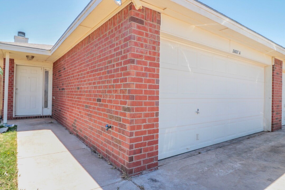 2407 87th St in Lubbock, TX - Building Photo