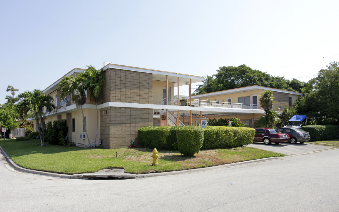 Surfside Villas in Miami Beach, FL - Building Photo