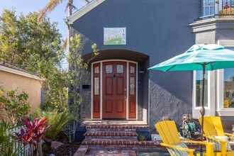 1605 Lynngrove Dr in Manhattan Beach, CA - Building Photo - Building Photo