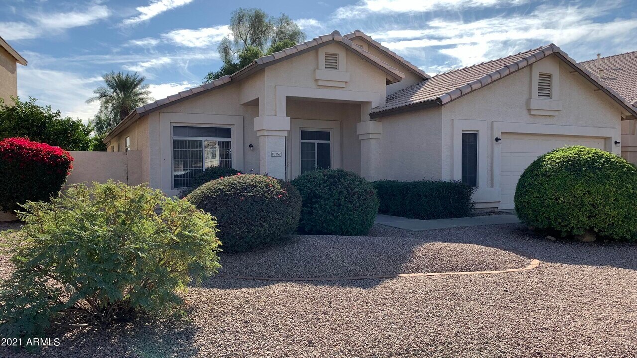 13757 W Vernon Ave in Goodyear, AZ - Building Photo