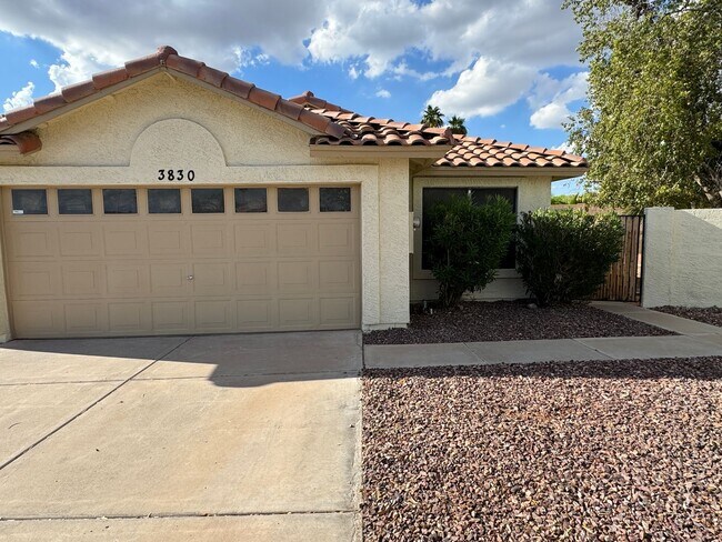 3830 E Bighorn Ave in Phoenix, AZ - Building Photo - Building Photo