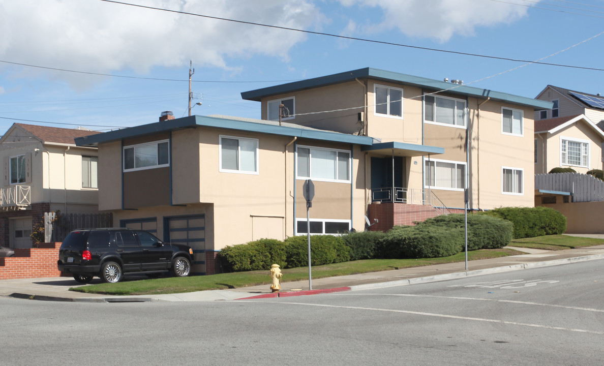 678 Commercial Ave in South San Francisco, CA - Foto de edificio