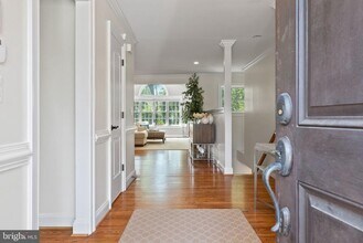 736 Lawton St in McLean, VA - Building Photo - Building Photo