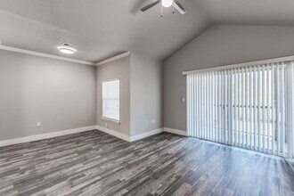 10200 Tanner Rd in Houston, TX - Building Photo - Building Photo