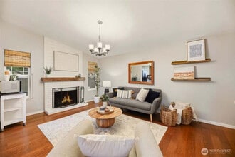 14201 60th Ave SE in Everett, WA - Foto de edificio - Building Photo