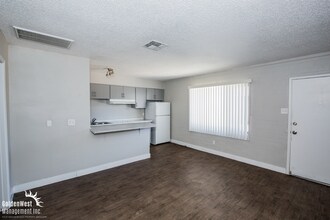 500 N Decatur Blvd in Las Vegas, NV - Building Photo - Building Photo