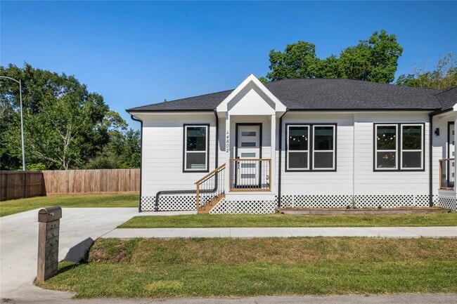 4802 Angleton St in Houston, TX - Building Photo - Building Photo