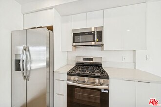 919 S Sherbourne Dr in Los Angeles, CA - Building Photo - Building Photo