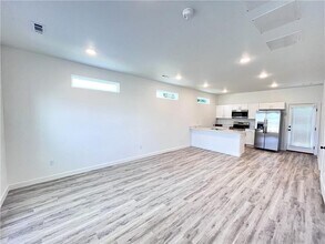 991 Reading RR Ln in Bentonville, AR - Building Photo - Building Photo