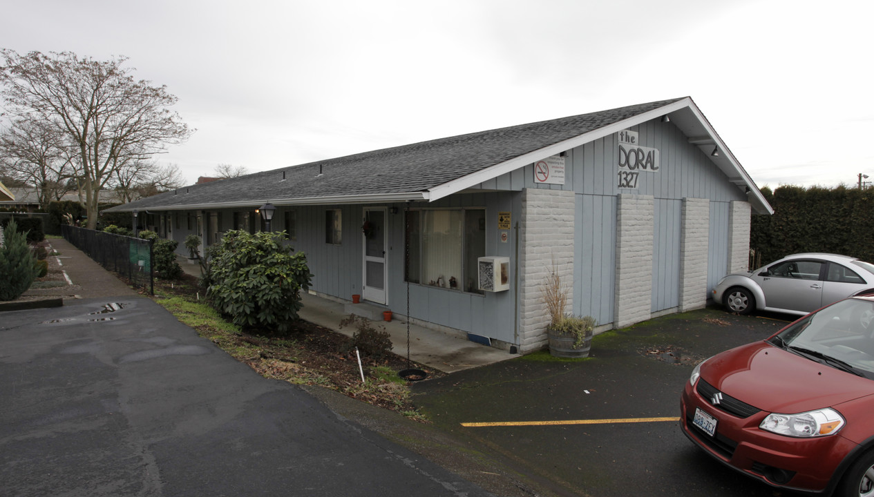 1327 E Reserve St in Vancouver, WA - Foto de edificio