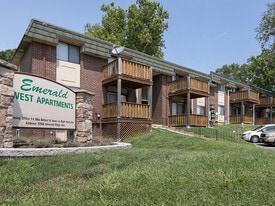 Emerald Crossing in St. Louis, MO - Building Photo