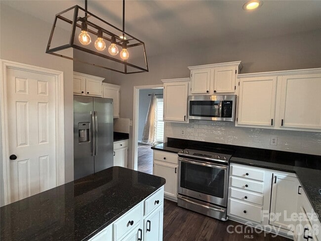 8605 Tamarron Dr in Charlotte, NC - Building Photo - Building Photo