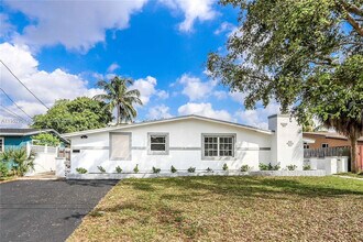 4421 NW 34th Ct in Lauderdale Lakes, FL - Building Photo - Building Photo