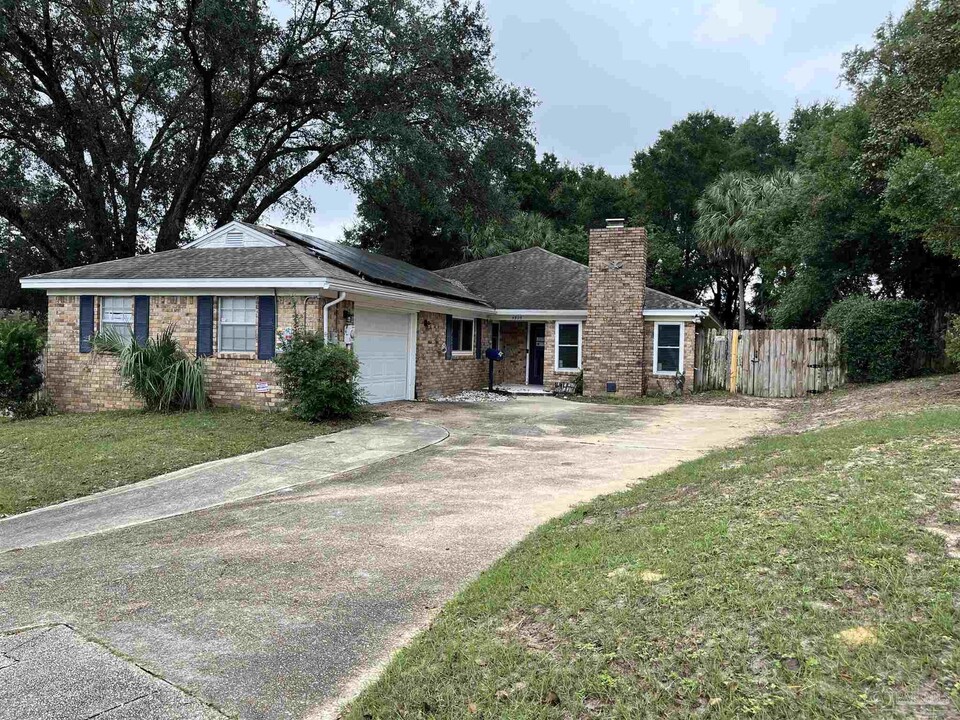 5905 Strickland Pl in Pensacola, FL - Building Photo