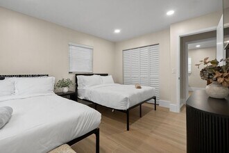 736 Prosperity Farms Rd in North Palm Beach, FL - Building Photo - Building Photo