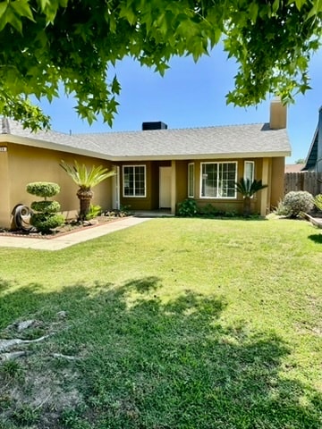 320 Meadow Ln in Kingsburg, CA - Building Photo - Building Photo