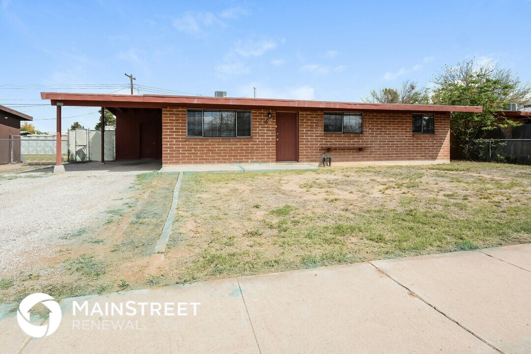 156 W Pastime Rd in Tucson, AZ - Building Photo