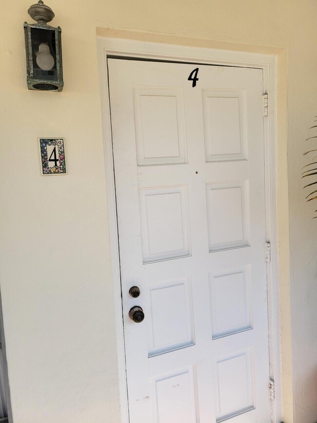 361 S County Rd-Unit -4 in Palm Beach, FL - Building Photo - Building Photo