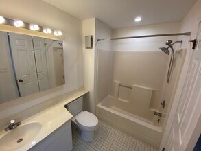 1 Angela Ln, Unit 1 in Watertown, MA - Foto de edificio - Building Photo