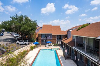 Silverado Condominiums in Austin, TX - Building Photo - Building Photo