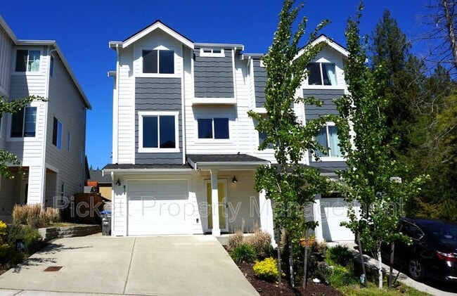 814 NW Highgarden Dr in Bremerton, WA - Building Photo - Building Photo