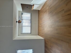 201 W Park Dr in Miami, FL - Building Photo - Building Photo