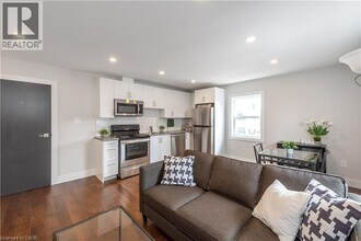 35 Niagara St in St Catharines, ON - Building Photo - Building Photo