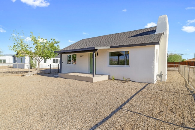 1327 W Speedway Blvd in Tucson, AZ - Foto de edificio - Building Photo