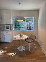 1011 Hilldale Ave, Unit 10 in West Hollywood, CA - Building Photo