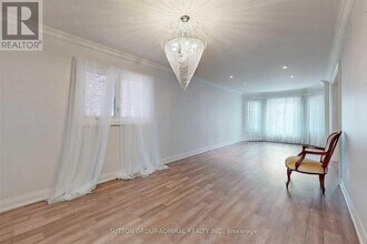 15 Dundurn Crescent in Vaughan, ON - Building Photo - Building Photo