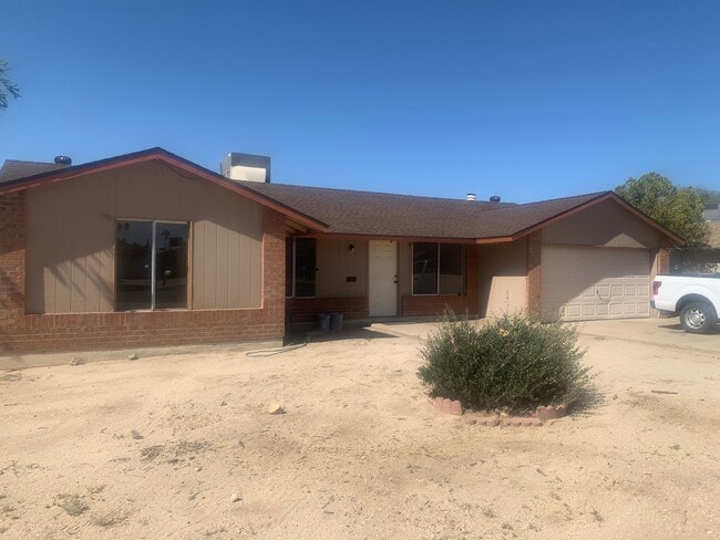 property at 4520 W Lynn Cir
